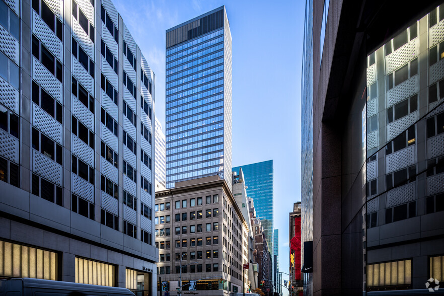 10 E 53rd St, New York, NY for lease - Building Photo - Image 1 of 12