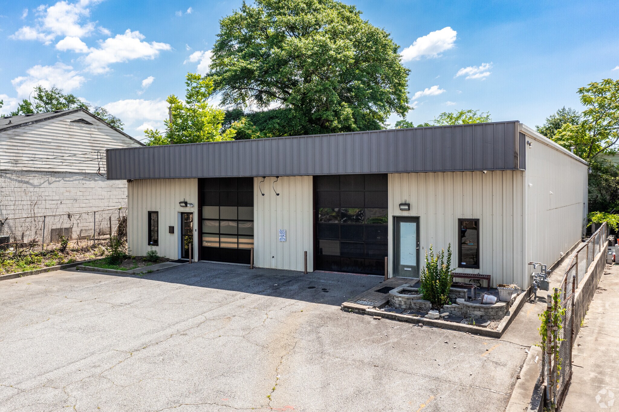 1683 Defoors Cir, Atlanta, GA for sale Primary Photo- Image 1 of 1