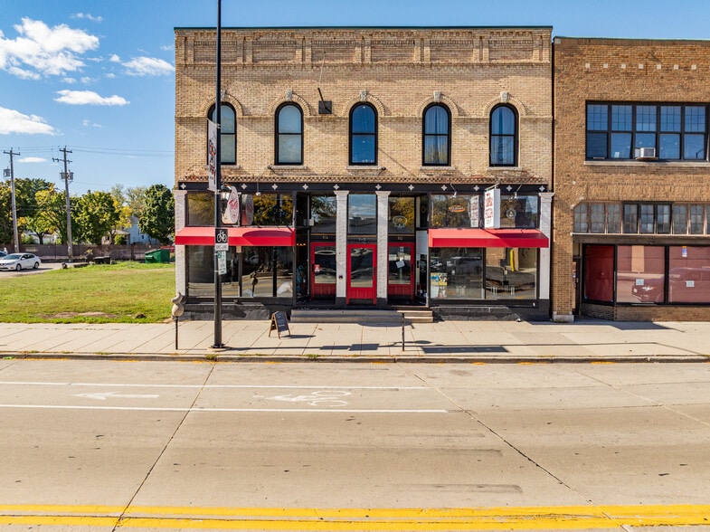112-114 S Broadway St, Green Bay, WI for sale - Building Photo - Image 1 of 34
