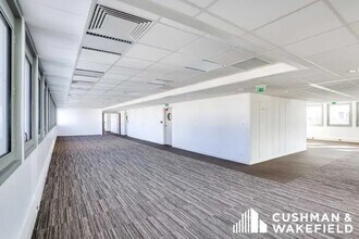 11 Avenue Morane Saulnier, Vélizy-Villacoublay for lease Interior Photo- Image 2 of 2