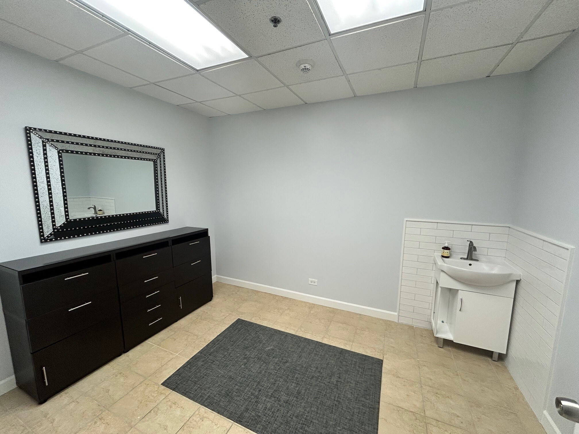 806 Central Ave, Highland Park, IL for lease Interior Photo- Image 1 of 7