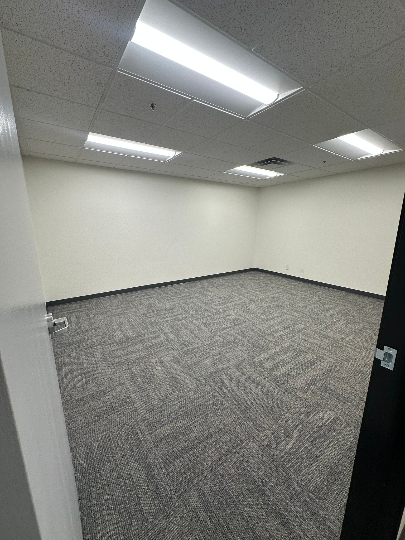 6065 Polaris Ave, Las Vegas, NV for lease Building Photo- Image 1 of 8