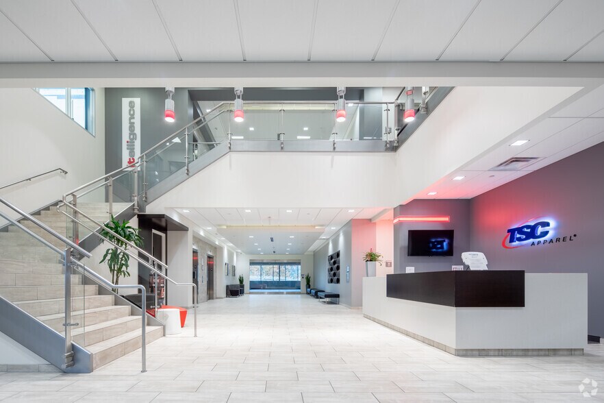 10856 Reed Hartman Hwy, Cincinnati, OH for lease - Lobby - Image 2 of 5