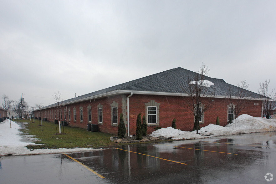 8203 Main St, Williamsville, NY for lease - Building Photo - Image 3 of 3