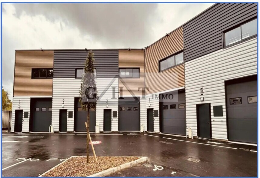 Industrial in Épinay-sur-Seine for lease - Building Photo - Image 1 of 4