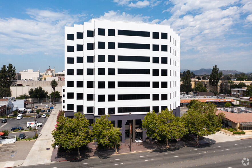 35 N Lake Ave, Pasadena, CA for lease - Primary Photo - Image 1 of 6