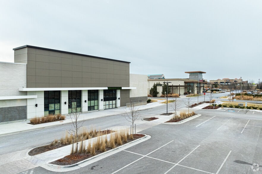 5601 W 135th St, Overland Park, KS for lease - Building Photo - Image 2 of 5