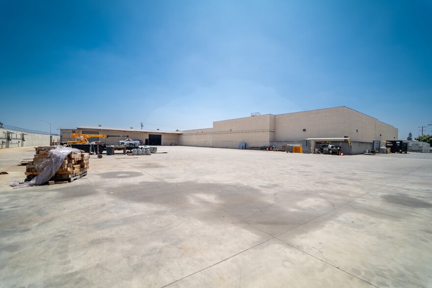 11200 Wright Rd, Lynwood, CA for lease - Building Photo - Image 2 of 6