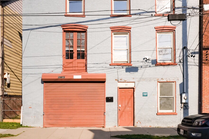 32 Chambers St, Newburgh, NY for sale - Building Photo - Image 1 of 1