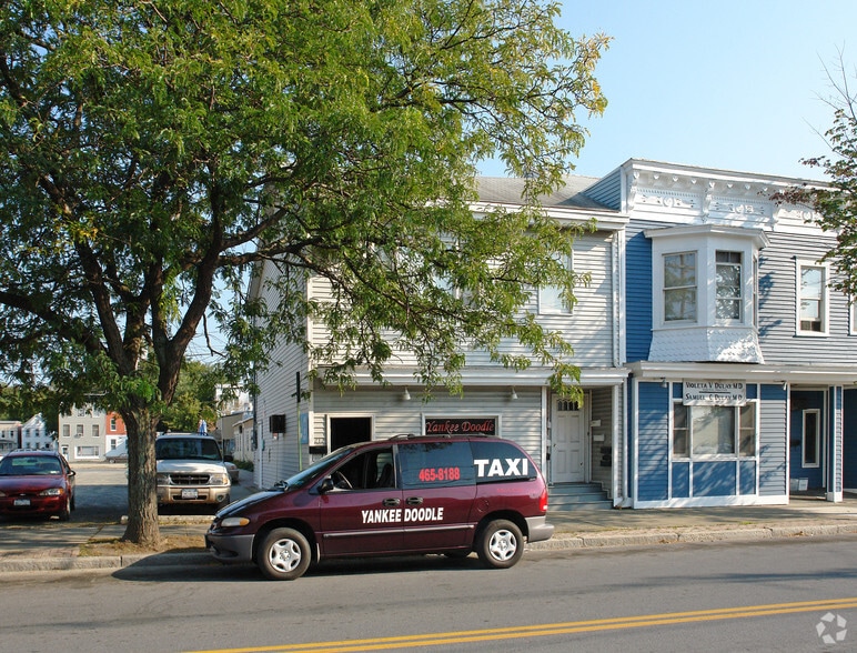 212 Broadway, Rensselaer, NY for lease - Building Photo - Image 2 of 2