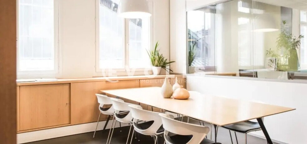 Office in Paris for lease - Building Photo - Image 3 of 5