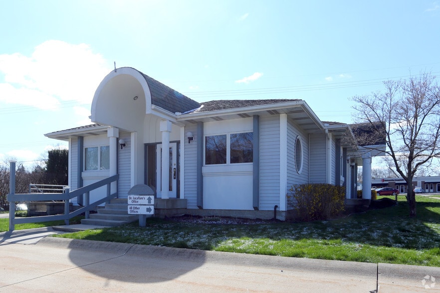 727 Graham Rd, Cuyahoga Falls, OH for sale - Building Photo - Image 3 of 22