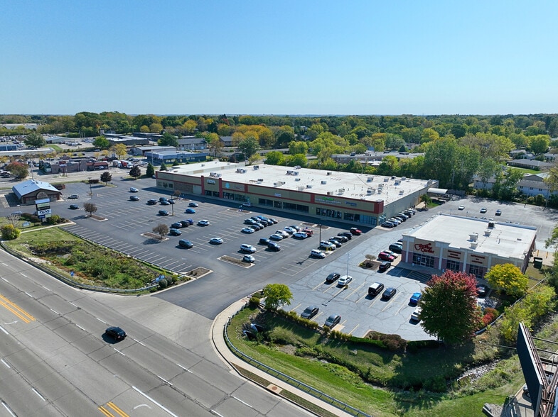 5400 E State St, Rockford, IL for lease - Building Photo - Image 3 of 4