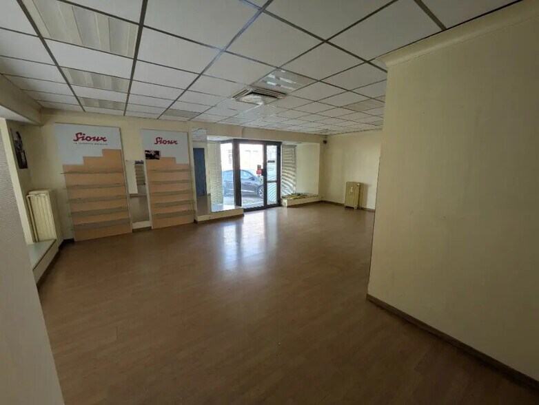 Retail in Besançon for sale - Interior Photo - Image 3 of 7