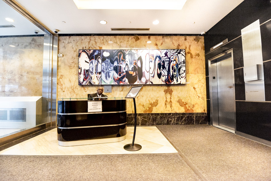 263 W 38th St, New York, NY for lease - Lobby - Image 3 of 10