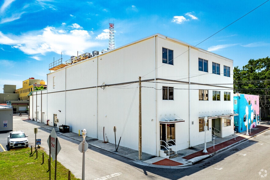 2401 1st St, Fort Myers, FL for lease - Building Photo - Image 2 of 14