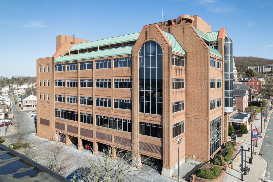 124 E Main St, Ephrata, PA 17522