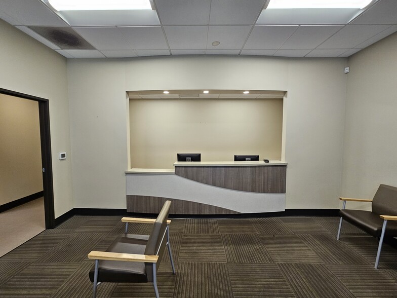 900 Ocean Beach Hwy, Longview, WA for lease - Interior Photo - Image 3 of 13