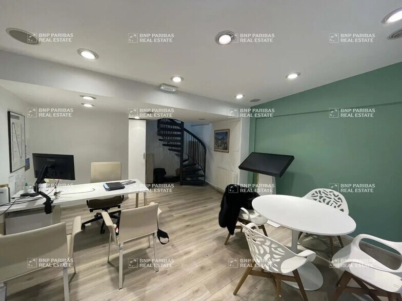 3 Rue Rollon, Rouen for lease - Interior Photo - Image 1 of 7