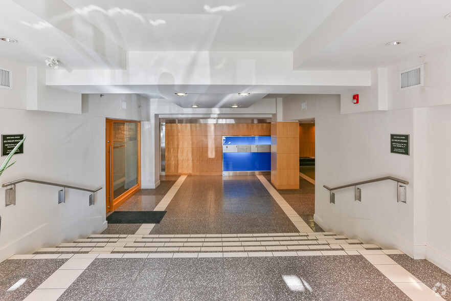 101 6th St SW, Calgary, AB for lease - Lobby - Image 3 of 19