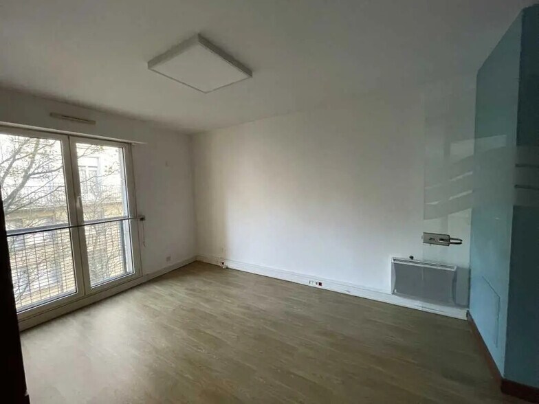 3 Place Commandant Jean L'Herminier, Nantes for lease - Interior Photo - Image 2 of 7