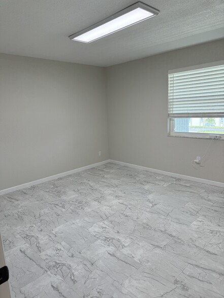 5444 Park Blvd, Pinellas Park, FL for lease - Building Photo - Image 3 of 11