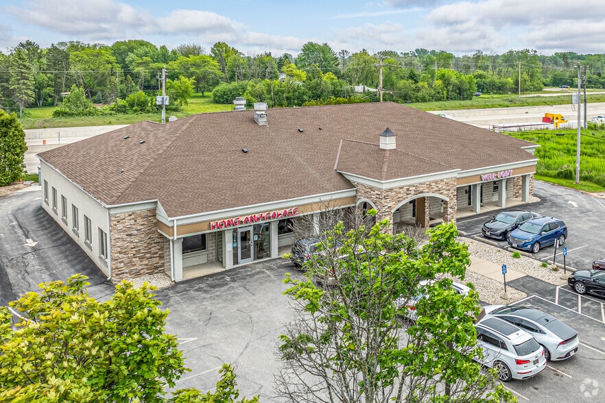 10040-10046 N Port Washington Rd, Mequon, WI for sale - Building Photo - Image 3 of 21