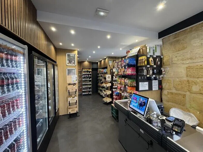 Retail in Bordeaux for lease - Interior Photo - Image 2 of 2