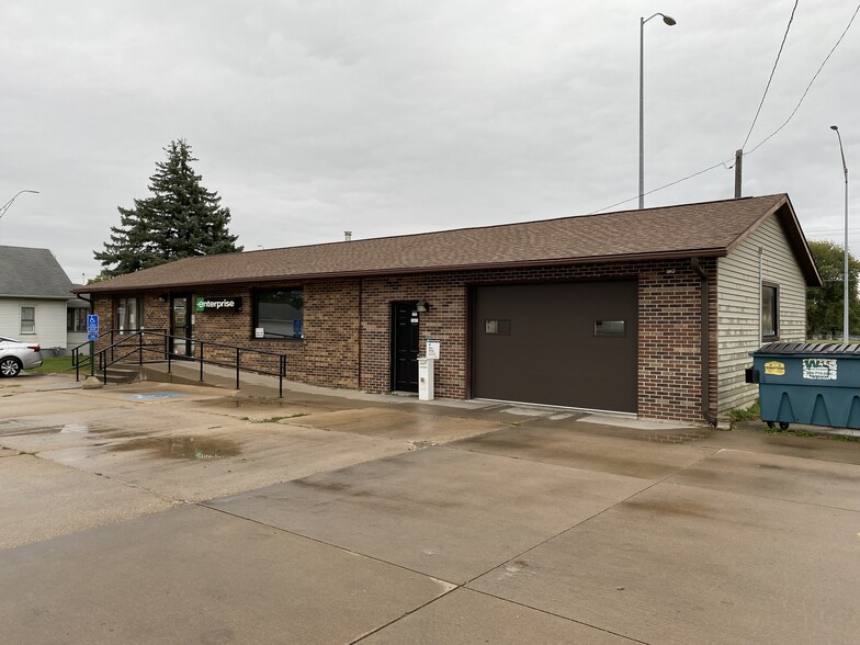 2211 N Roosevelt Ave, Burlington, IA for sale - Primary Photo - Image 1 of 1