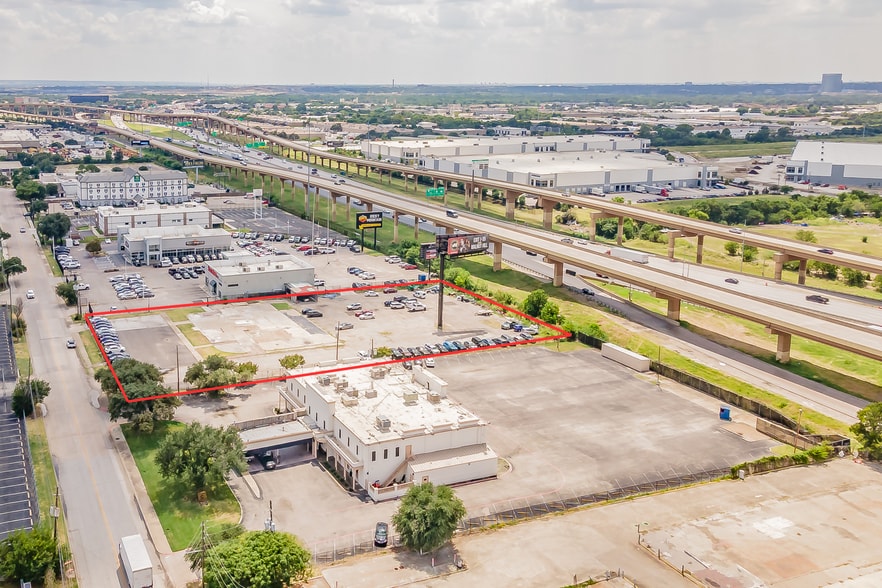 10945 Composite Dr, Dallas, TX for sale - Building Photo - Image 3 of 6