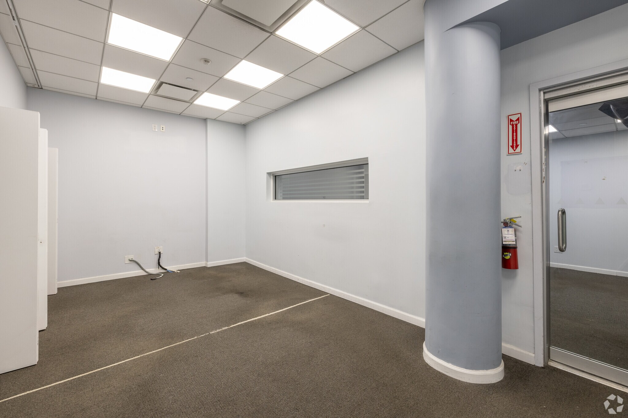 33-24 Northern Blvd, Long Island City, NY for lease Interior Photo- Image 1 of 3