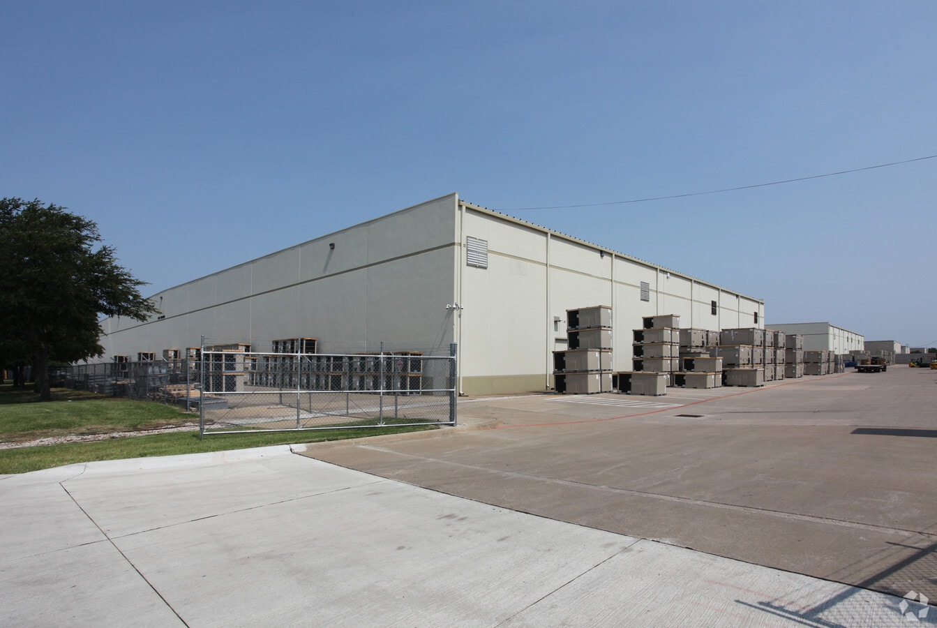 2051 McKenzie Dr, Carrollton, TX 75006 Industrial for Lease
