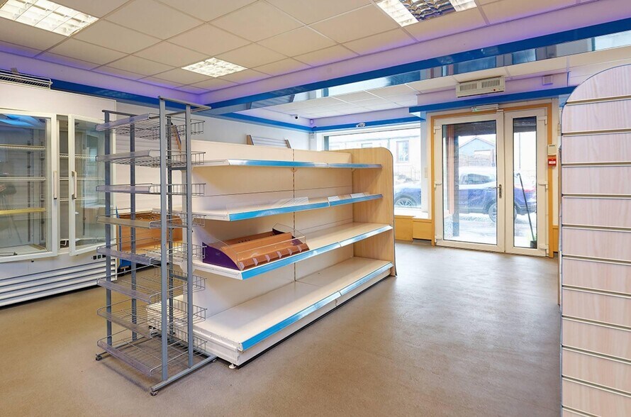 64 West Main St, Harthill for sale - Interior Photo - Image 3 of 9