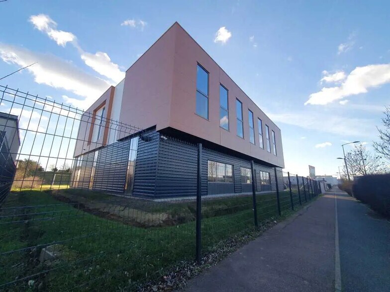 Flex in Bondoufle for sale - Building Photo - Image 1 of 3