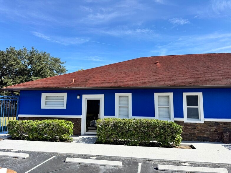 5633 Metrowest Blvd, Orlando, FL for lease - Building Photo - Image 2 of 18