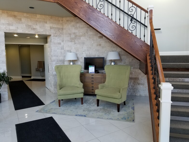 6208 Lehman Dr, Colorado Springs, CO for lease - Lobby - Image 3 of 6