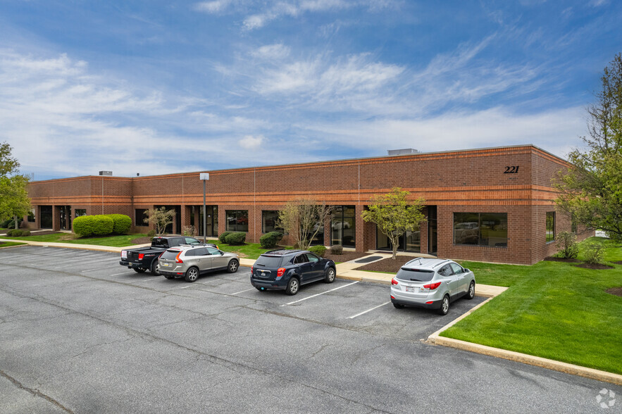 221 Lake Dr, Newark, DE for lease - Building Photo - Image 1 of 5