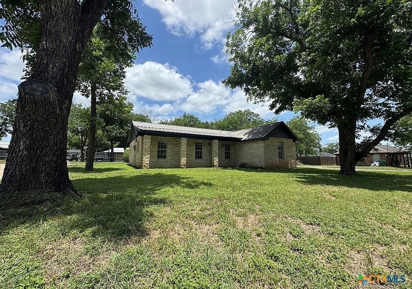 203 8th St, Moody, TX for sale - Primary Photo - Image 1 of 1