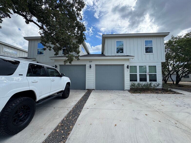 309 E Pecan St, Burnet, TX for sale - Building Photo - Image 2 of 4