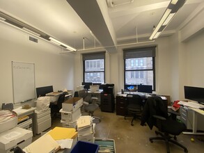 223-225 W 35th St, New York, NY for lease Interior Photo- Image 1 of 4