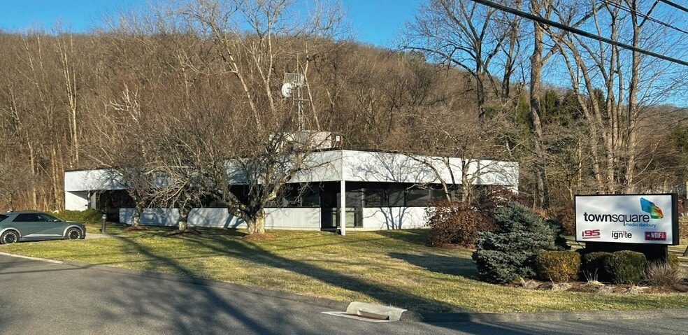 1014 Federal Rd, Brookfield, CT for sale - Building Photo - Image 1 of 5