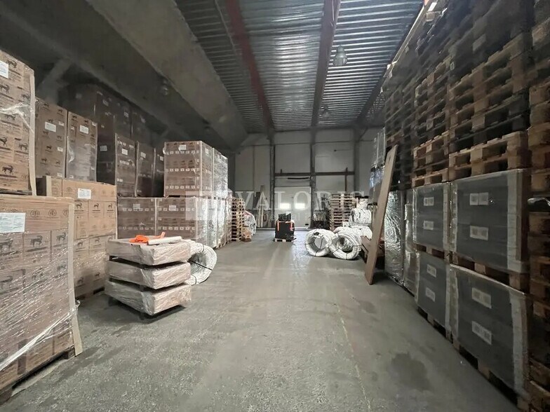 Industrial in Vitrolles for lease - Interior Photo - Image 2 of 7