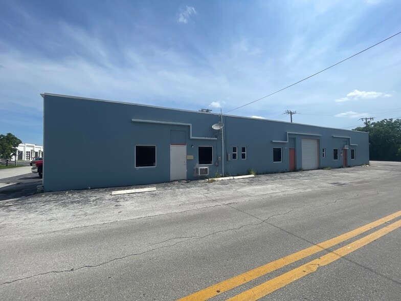 Peter Glenn Ski & Sports Fort Lauderdale Fl 801-805 NE 12th St, Fort Lauderdale, FL 33304 - Industrial for Sale