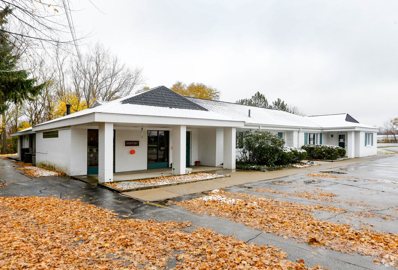 6225 Gratiot Rd, Saginaw, MI 48638