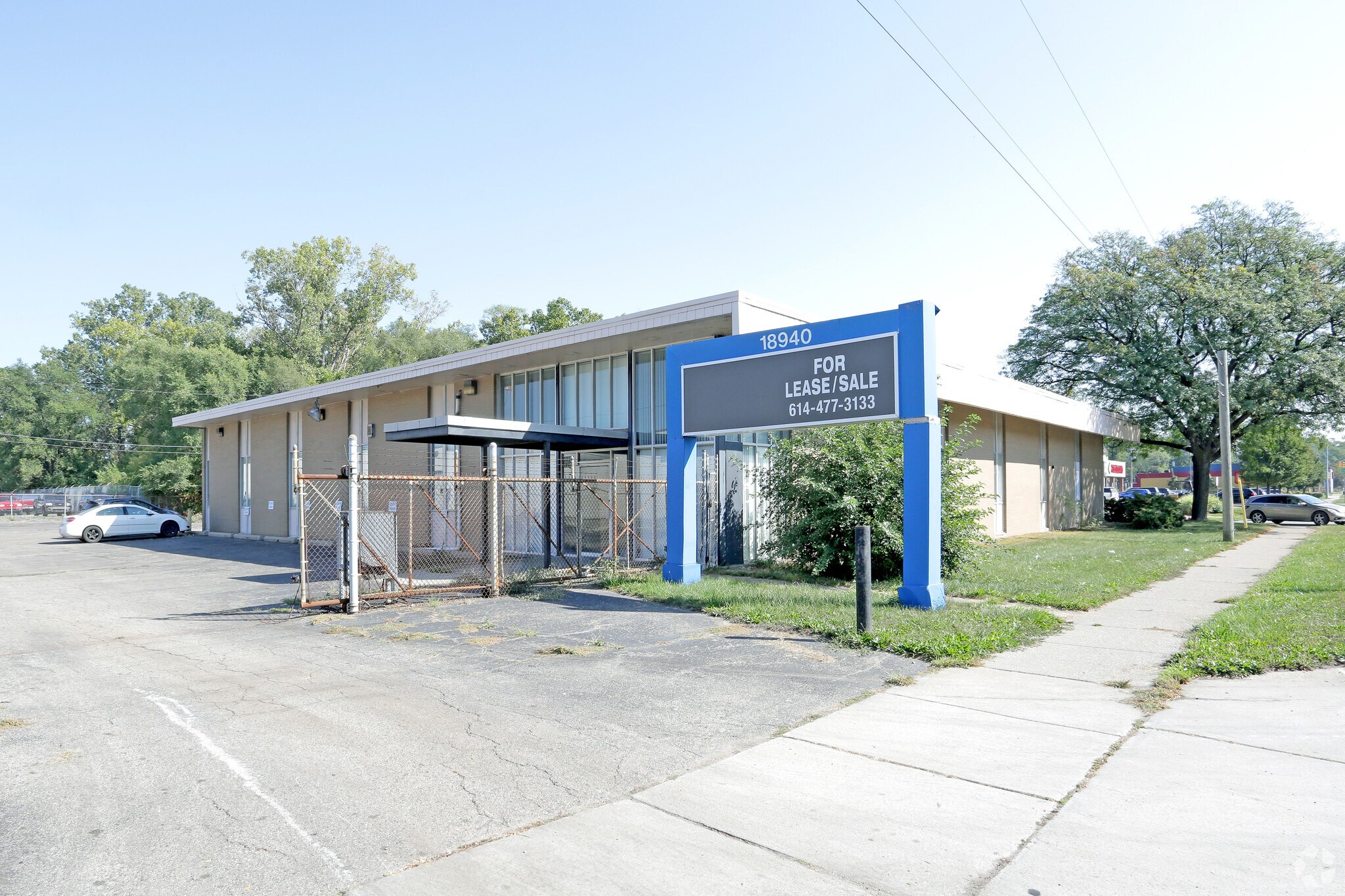 18940 W 8 Mile Rd, Southfield, MI for sale Primary Photo- Image 1 of 1