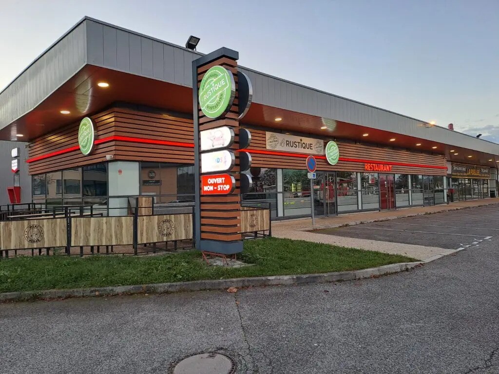 Flex in Pontarlier for lease Building Photo- Image 1 of 5