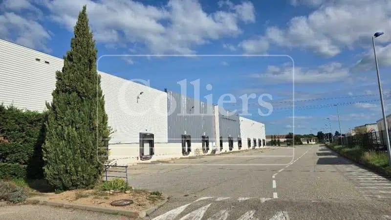 Industrial in Salon-de-Provence for lease - Building Photo - Image 1 of 11