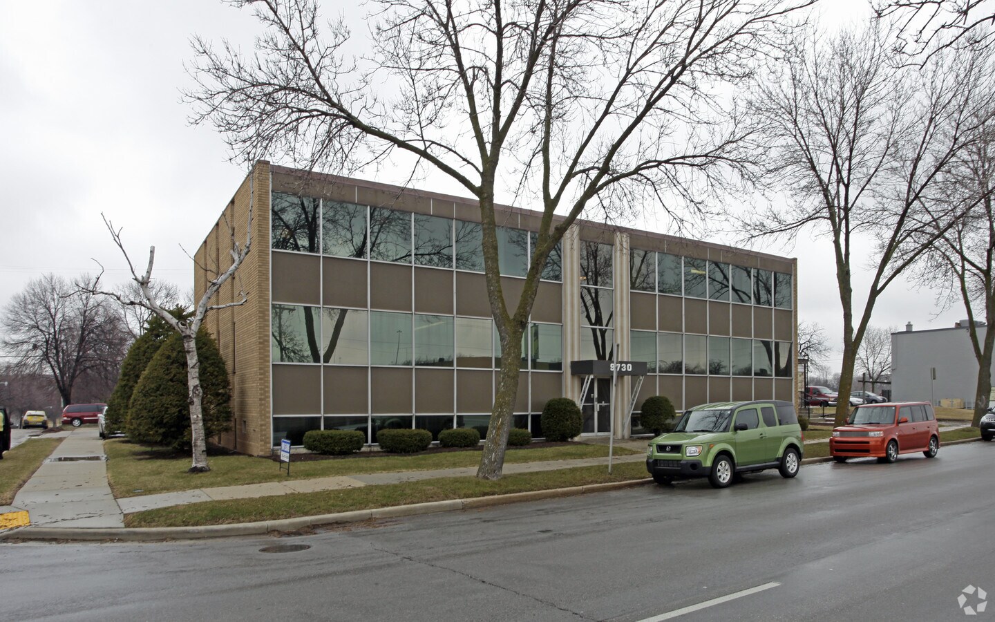 9730 W Bluemound Rd, Milwaukee, WI 53226