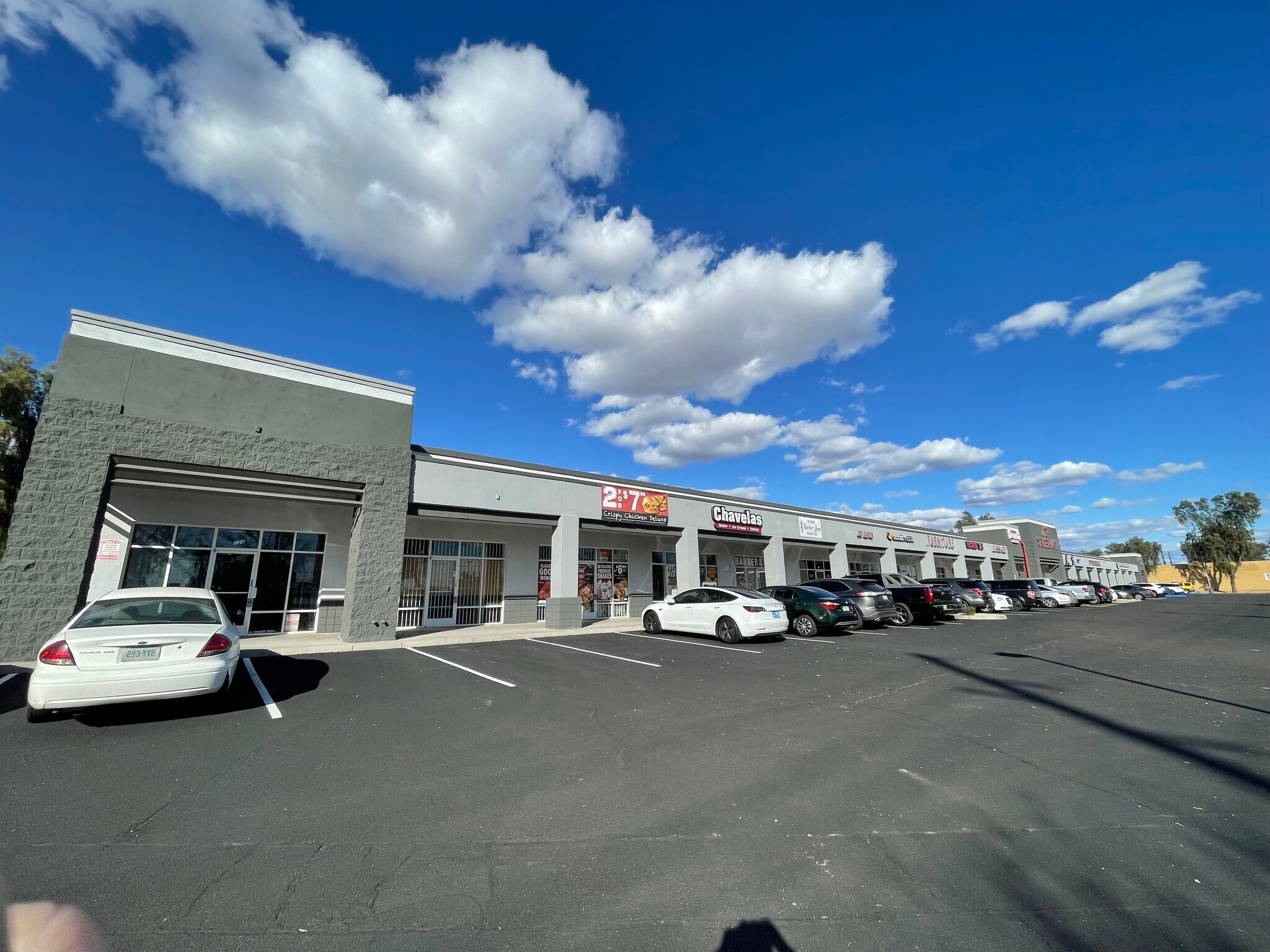 24 West Camelback Road - q60ju53