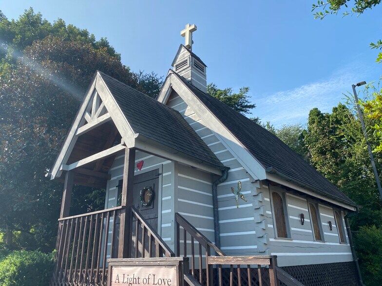 3230 Parkway, Pigeon Forge, TN for sale - Building Photo - Image 1 of 1